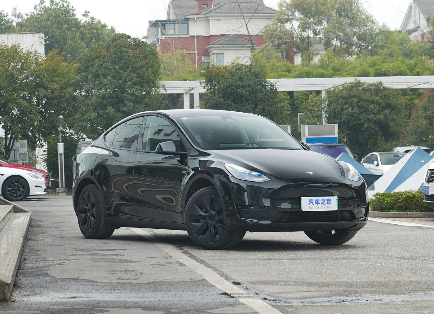 TESLA Model Y 2024 rear-wheel drive version BEV