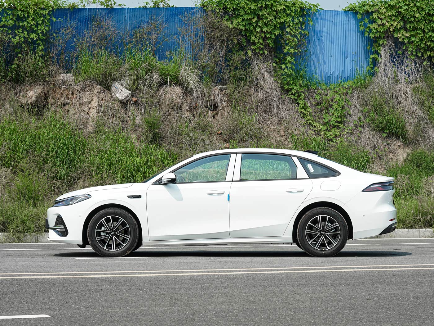 Geely Galaxy A7 2025 EM-i 70km Luxury Enjoyment Edition