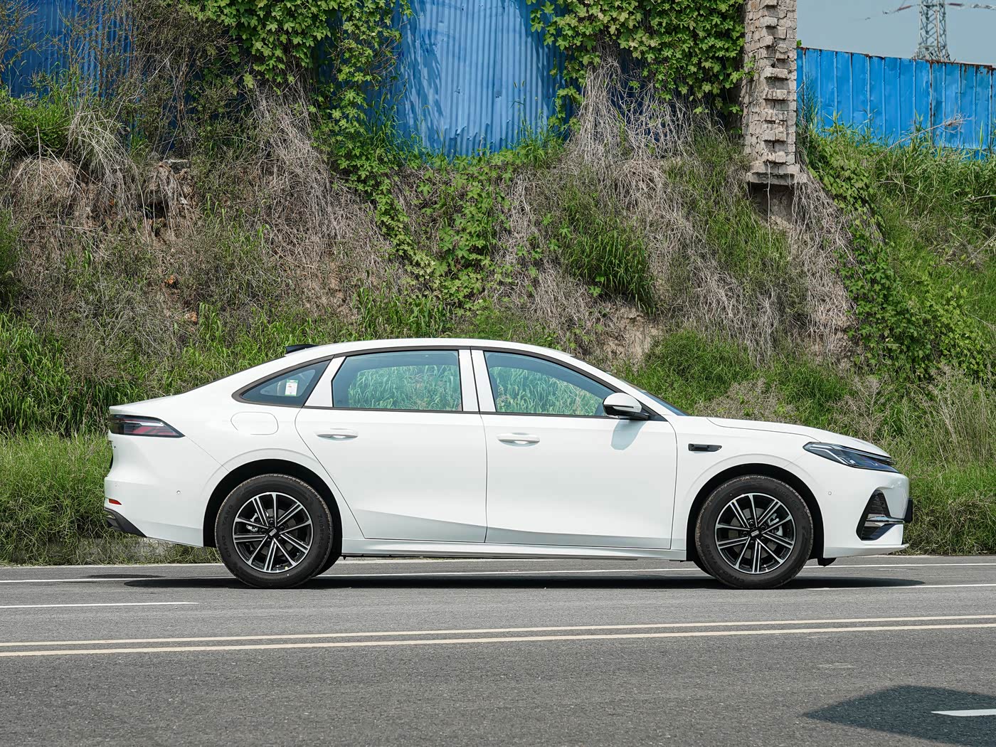 Geely Galaxy A7 2025 EM-i 70km Luxury Enjoyment Edition