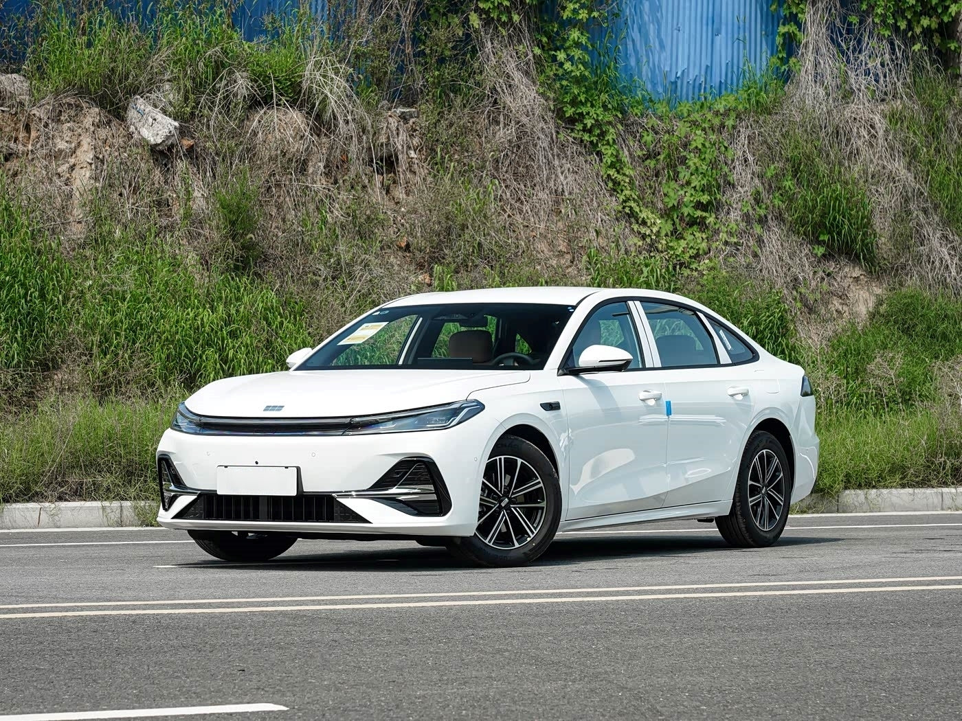 Geely Galaxy A7 2025 EM-i 70km Luxury Enjoyment Edition