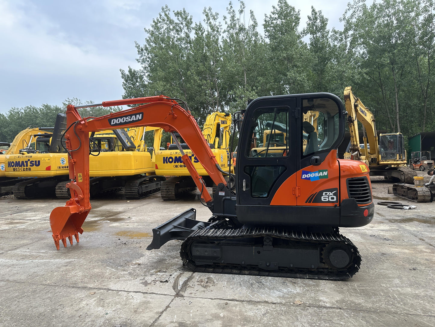 USED DOOSAN DX60 EXCAVATOR