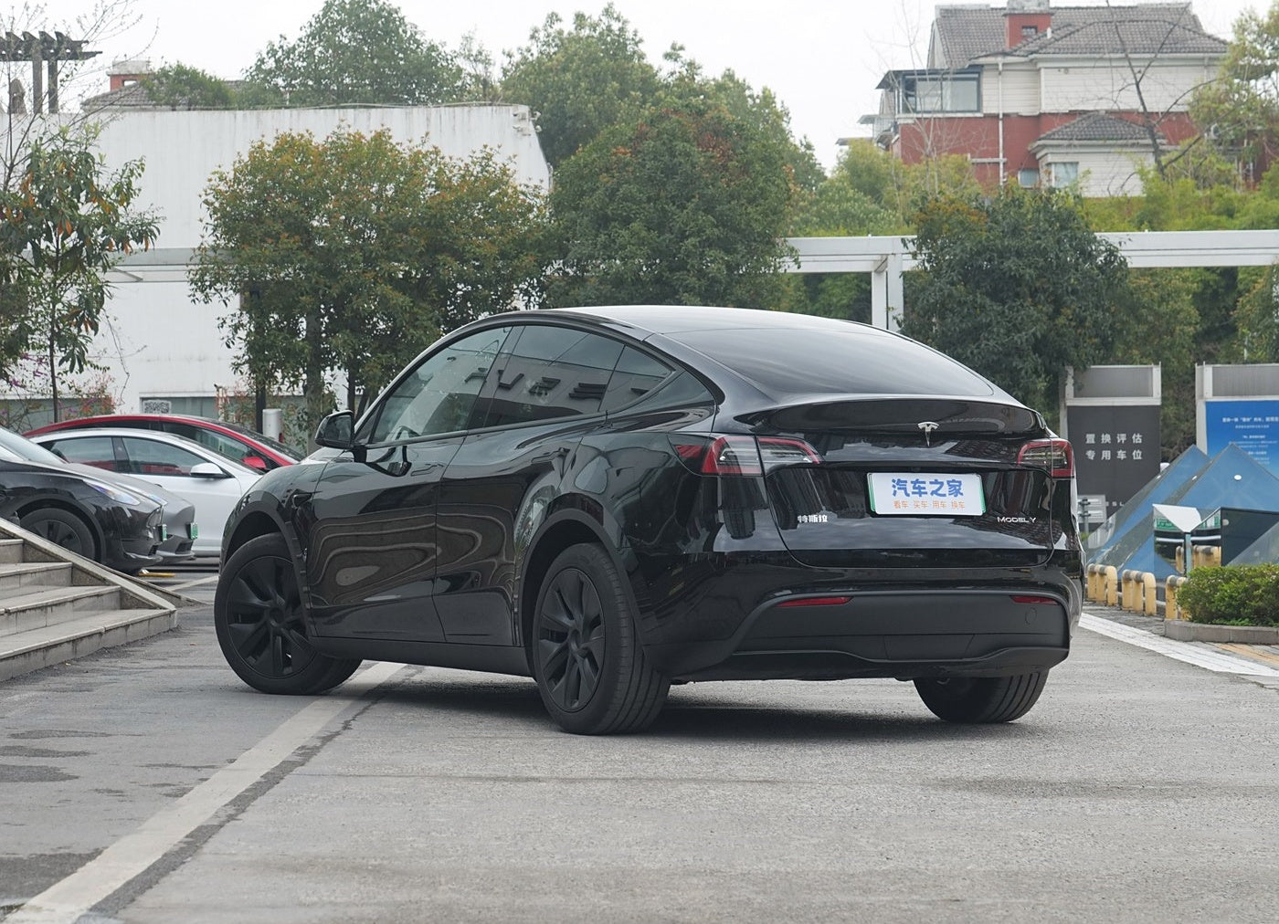 TESLA Model Y 2024 rear-wheel drive version BEV