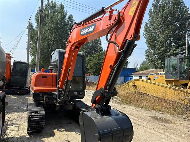 USED DOOSAN DX55 EXCAVATOR