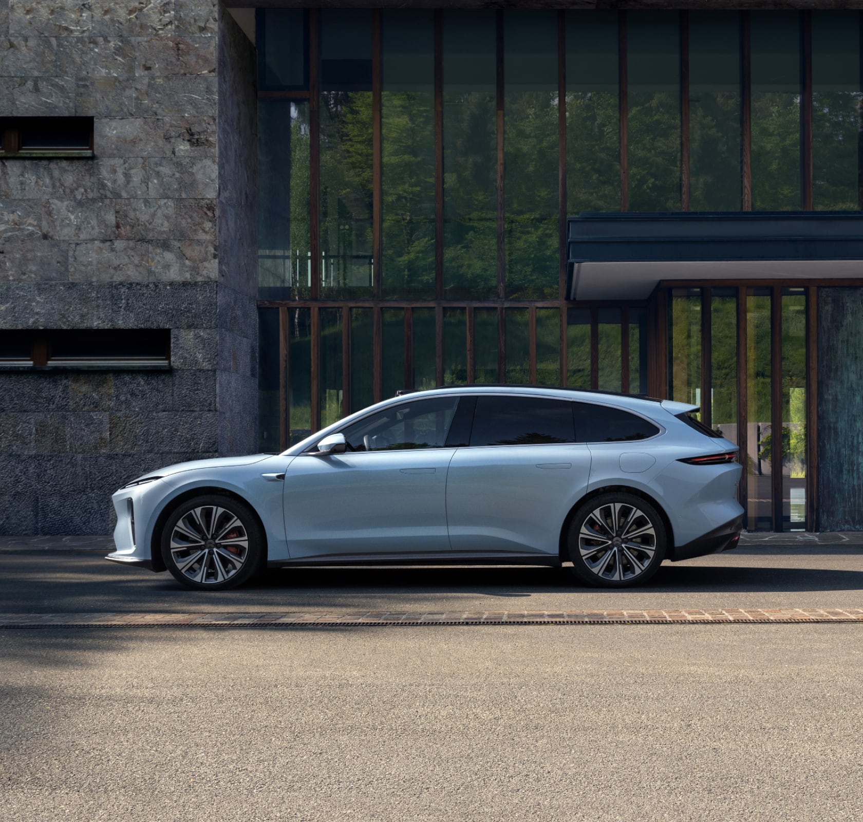 NIO ET5 2025 75 kWh BEV cargo space for China car export