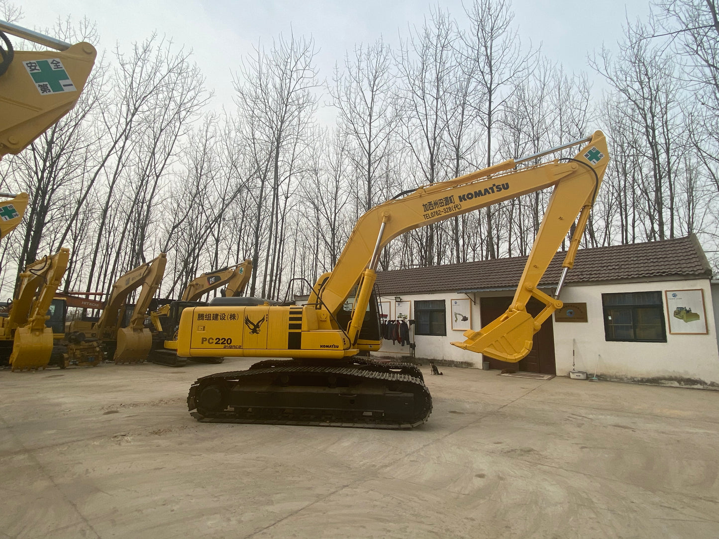 USED KOMATSU PC220-6 EXCAVATOR