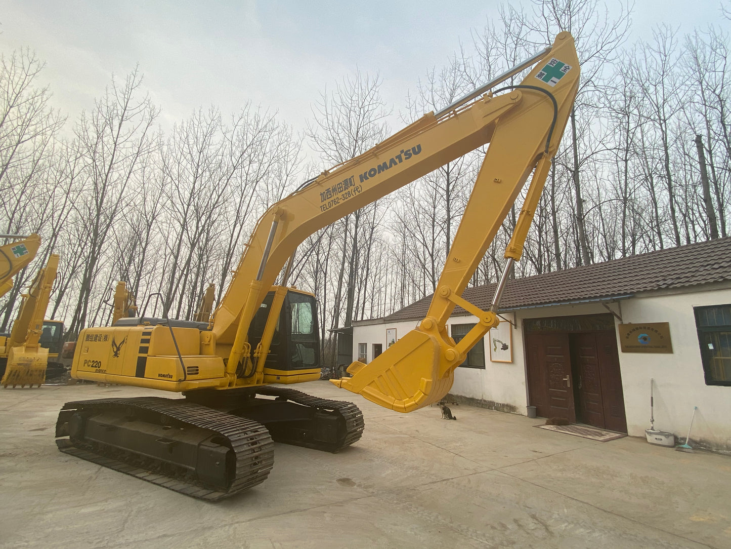 USED KOMATSU PC220-6 EXCAVATOR