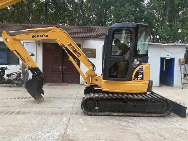 USED KOMATSU PC40 EXCAVATOR