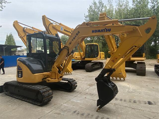 USED KOMATSU PC40 EXCAVATOR