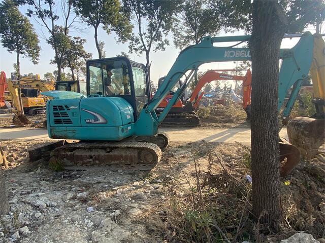 USED KOBELCO SK60 EXCAVATOR