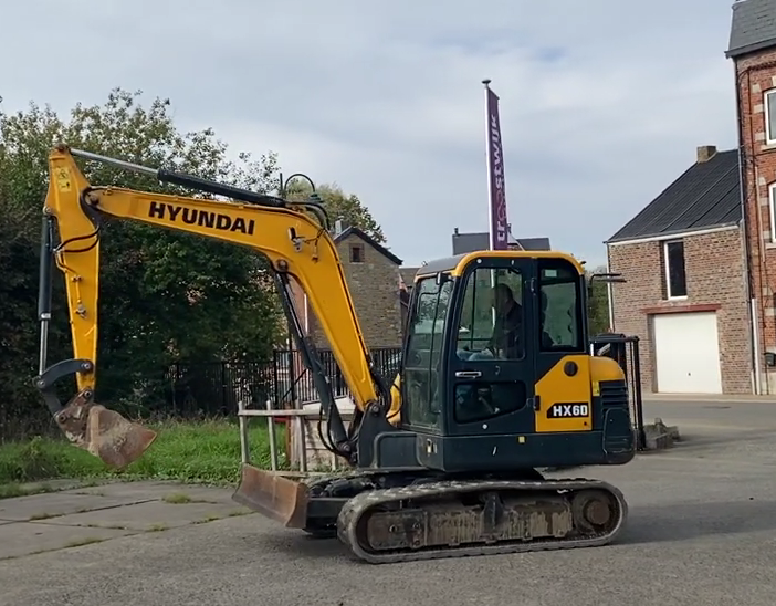 HYUNDAI HX60 EXCAVATOR