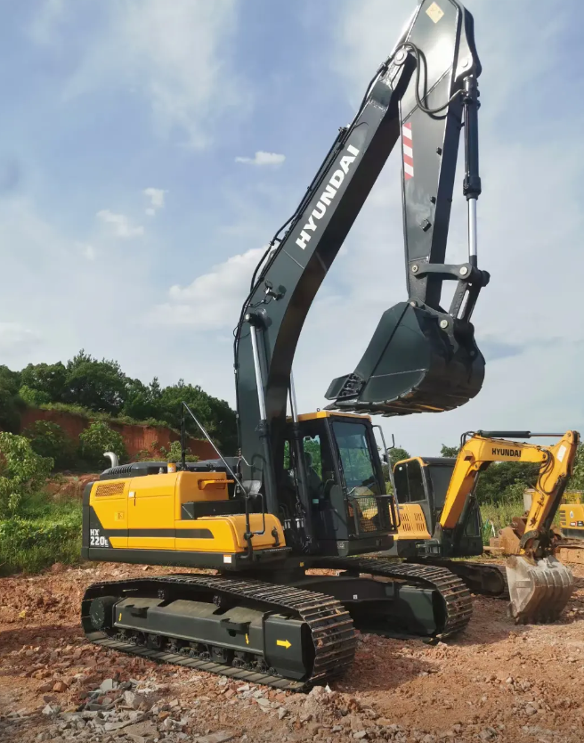 HYUNDAI HX220 EXCAVATOR