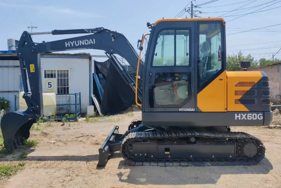 HYUNDAI HX60 EXCAVATOR