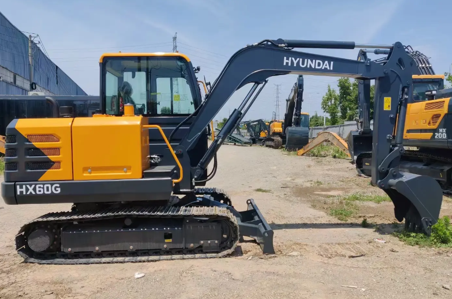 HYUNDAI HX60 EXCAVATOR