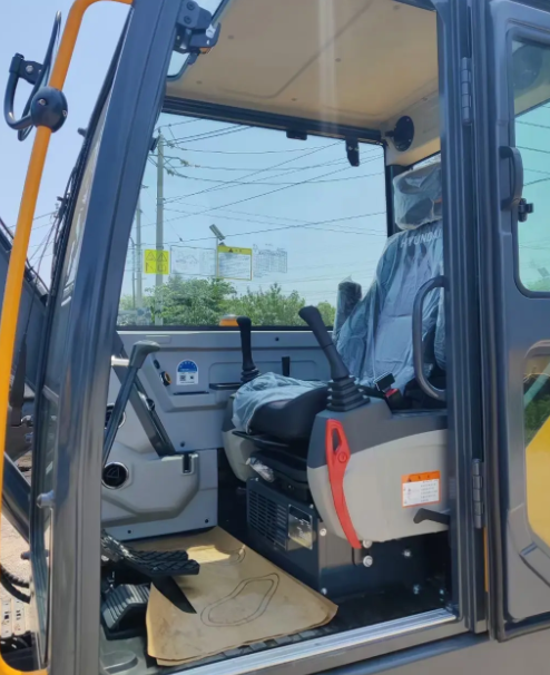 HYUNDAI HX60 EXCAVATOR