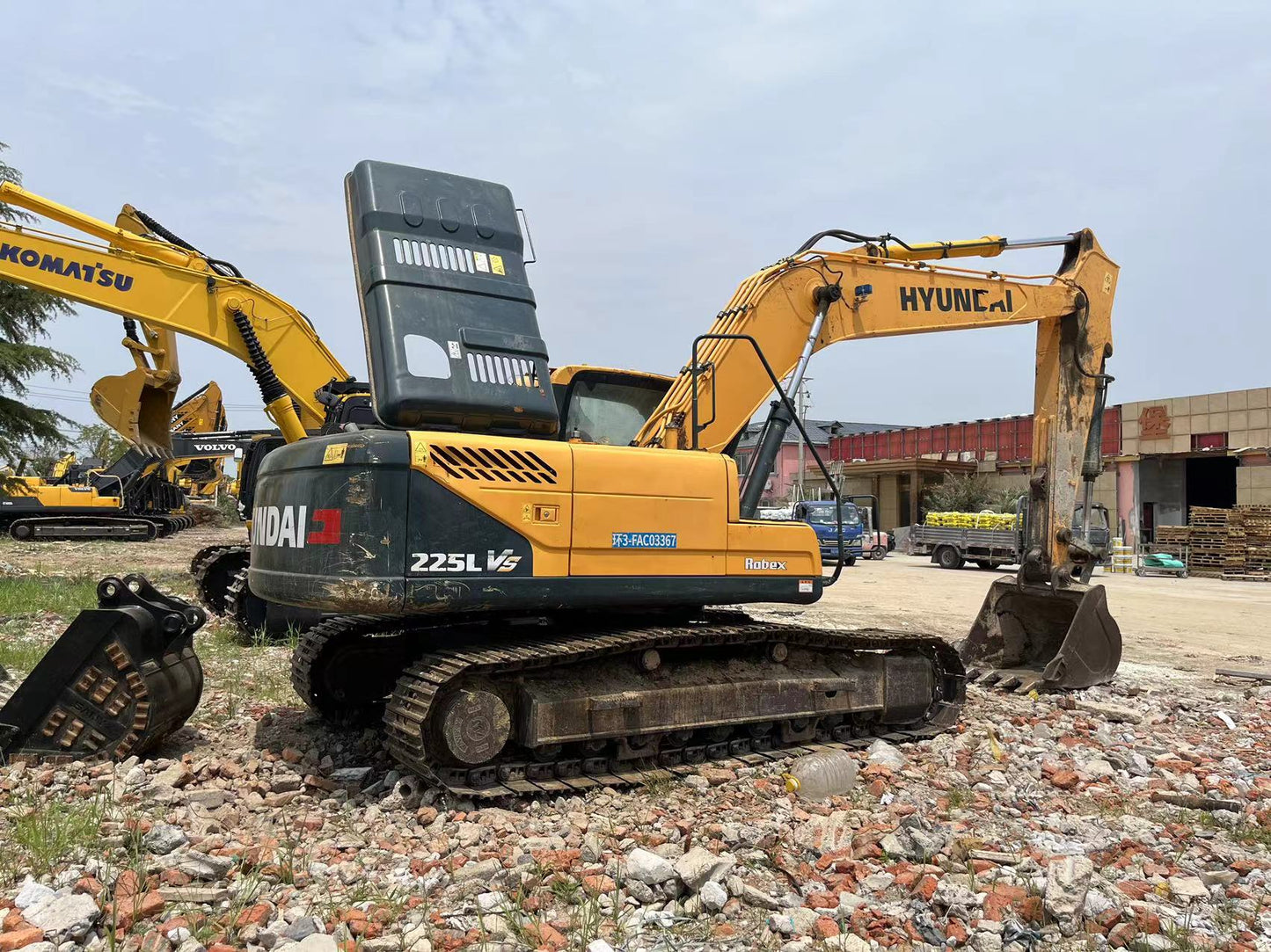 USED HYUNDAI 225LVS EXCAVATOR