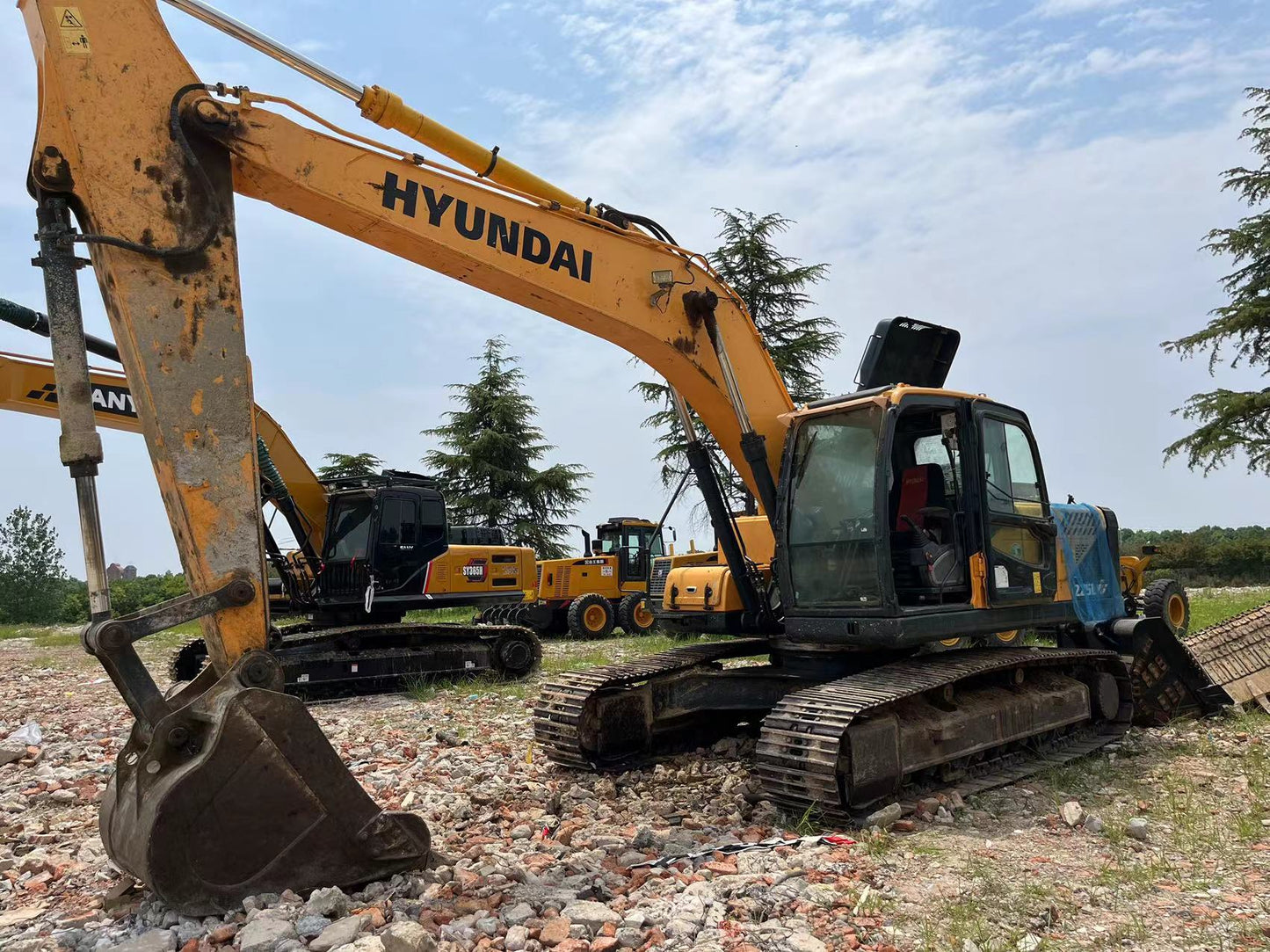 USED HYUNDAI 225LVS EXCAVATOR