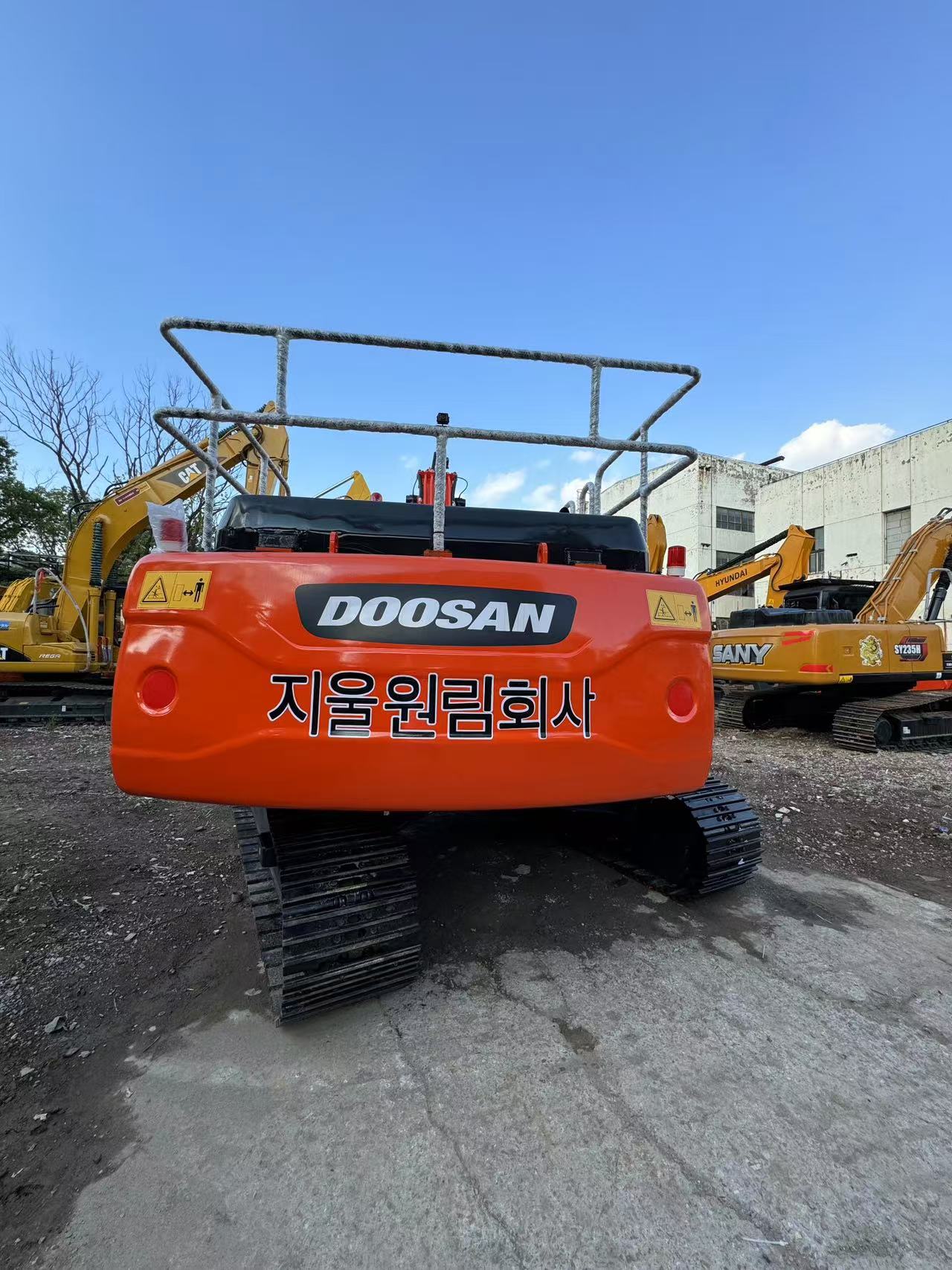 USED DOOSAN DX300LC EXCAVATOR