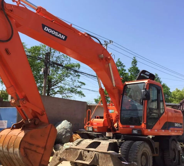 USED DOOSAN DH210W-7 EXCAVATOR