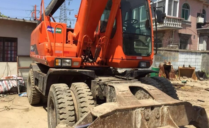 USED DOOSAN DH210W-7 EXCAVATOR