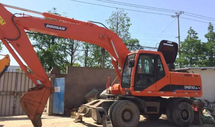 USED DOOSAN DH210W-7 EXCAVATOR