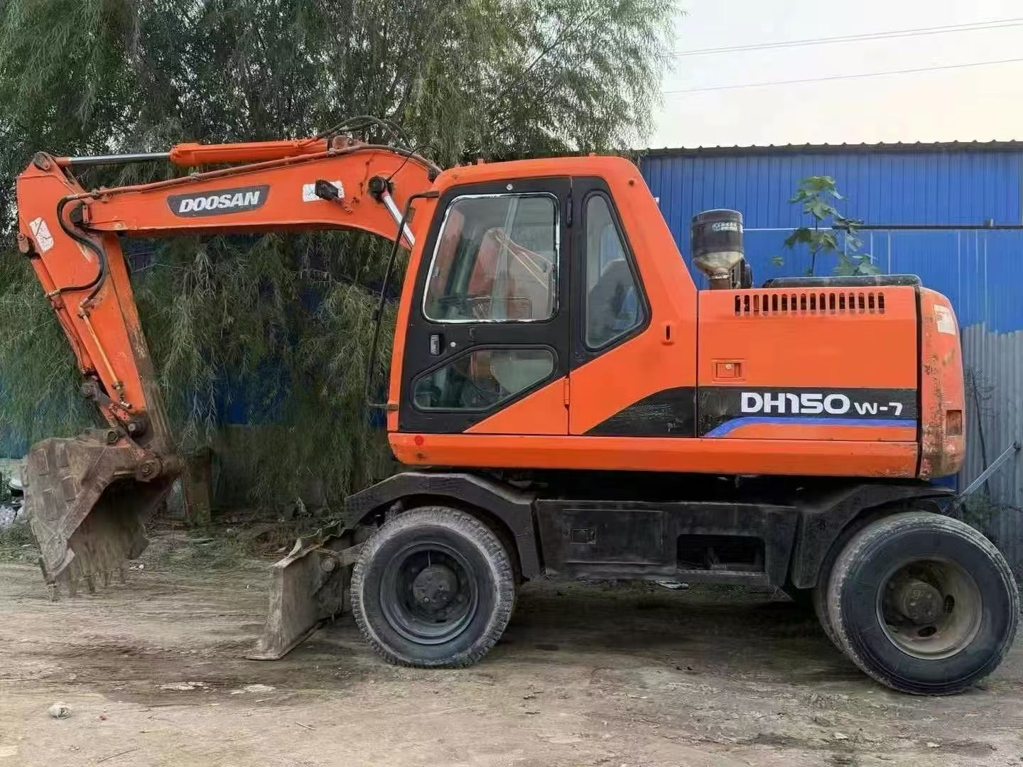 USED DOOSAN DH150w-7 EXCAVATOR