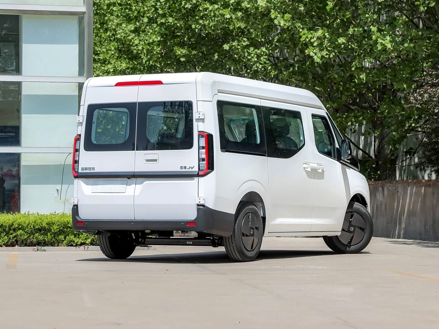 Geely Farizon Super VAN 2025 Extended-Range Medium Chassis Top Version 68kWh CATL