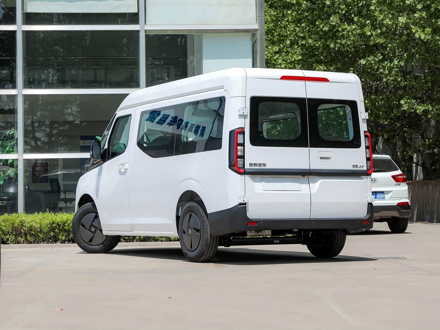 Geely Farizon Super VAN 2025 Extended-Range Medium Chassis Top Version 68kWh CATL
