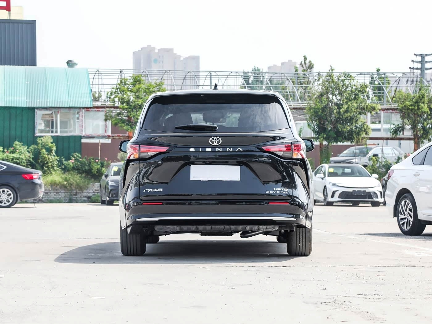 Toyota Sienna 2026 2.5L Hybrid Platinum Edition - vehicle photo 3