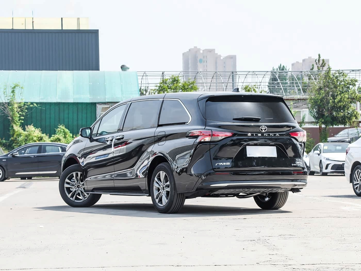 Toyota Sienna 2026 2.5L Hybrid Platinum Edition - vehicle photo 9