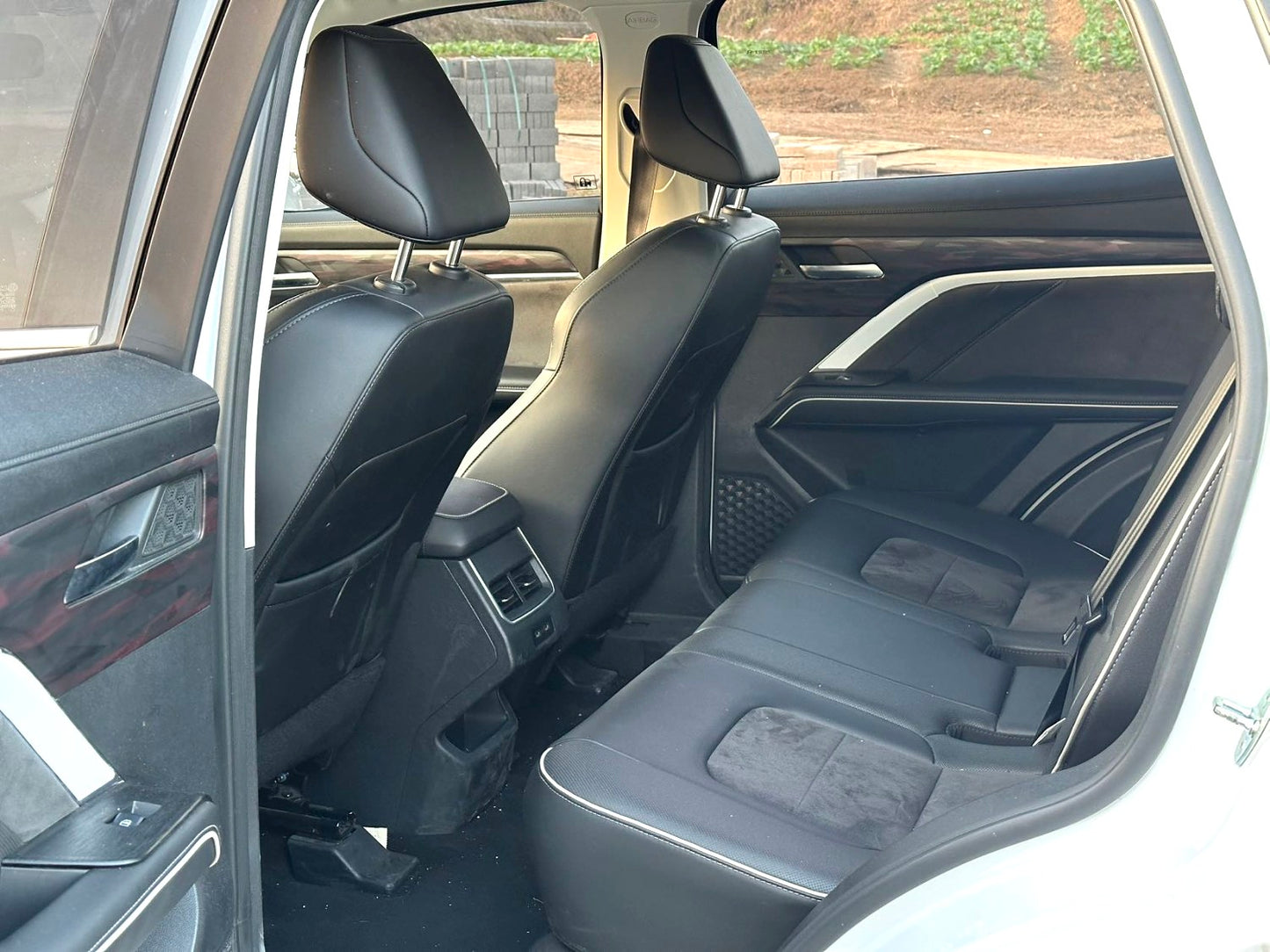 Used Haval H6 2023 China-Chic Edition 1.5T Automatic Urban Edition side view for China car export