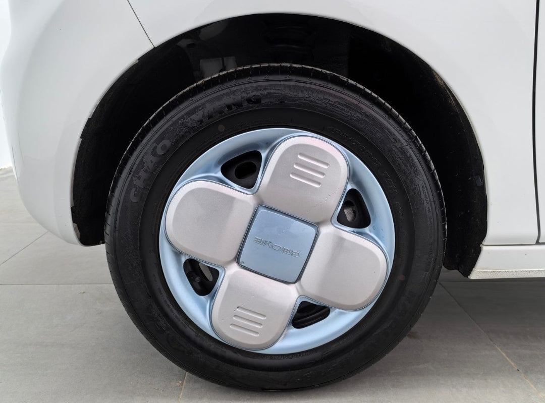 Used Geely Panda Mini 2023 Model 120km Cute Bear Edition side view for China car export