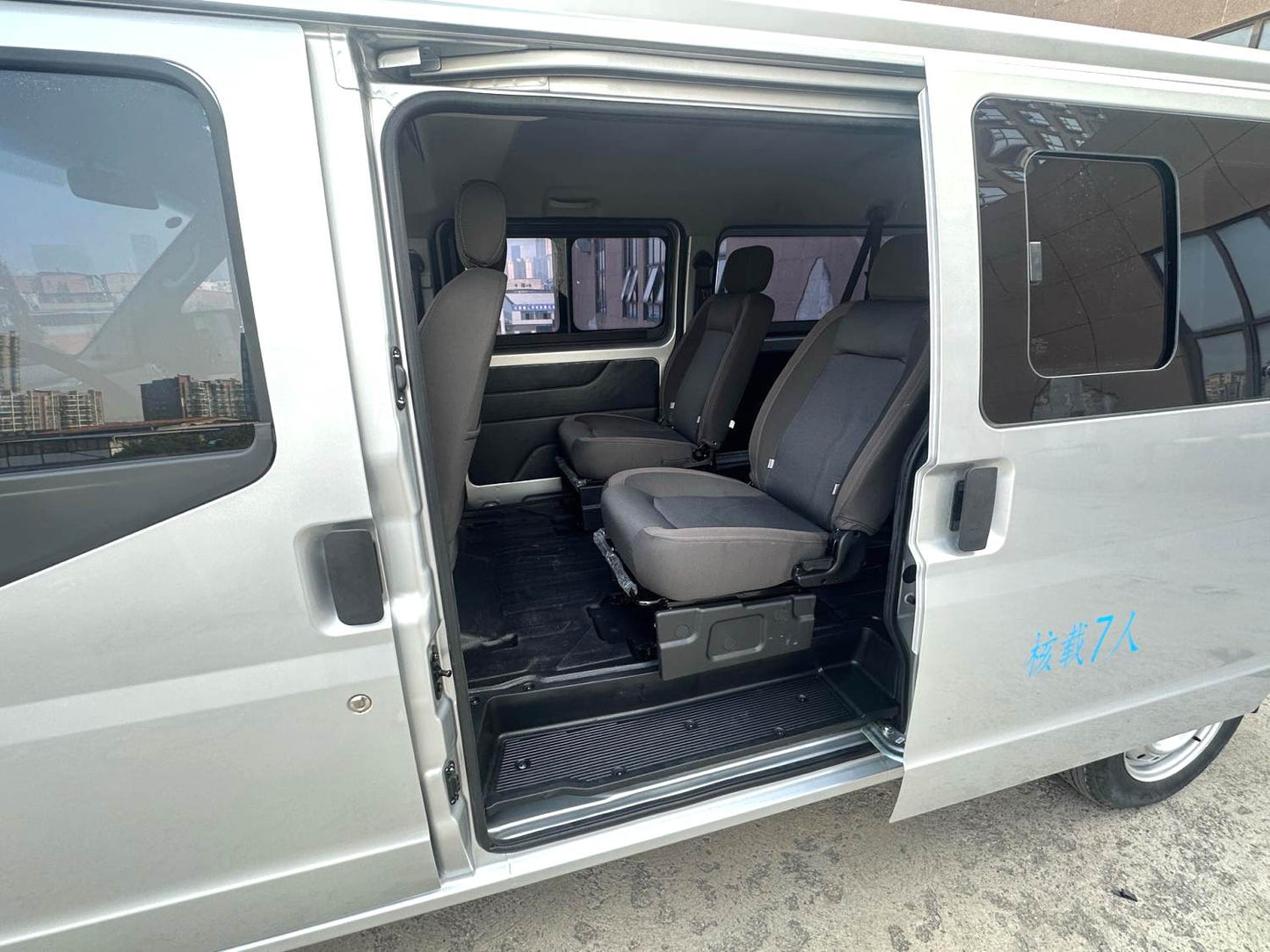 Used DFSK C36 2024 1.5L MT Standard rear view for China car export