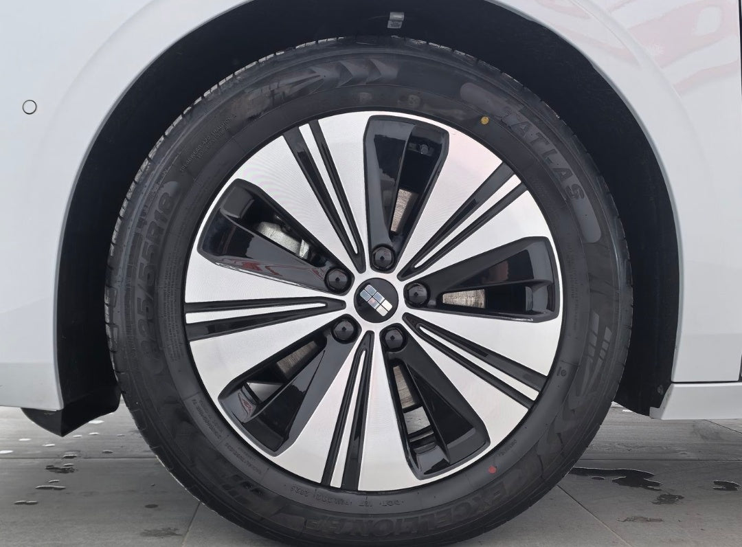 Used Geely Galaxy A7 2025 Model Year 1.5L EM-i 150km Long-Range Edition front view for China car export