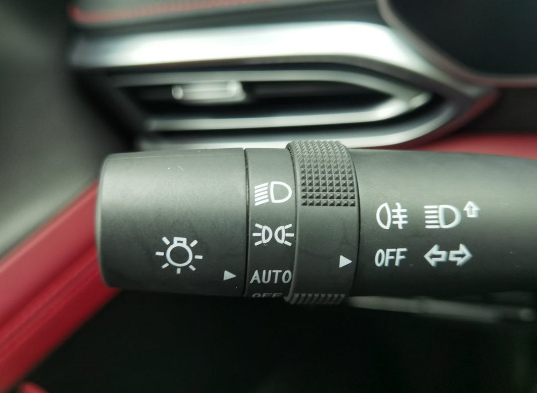 Used SAIC MAXUS T90 2021 Model 2.0T 4WD Bi-turbo High Chassis Luxury Version Standard Cargo Box Diesel