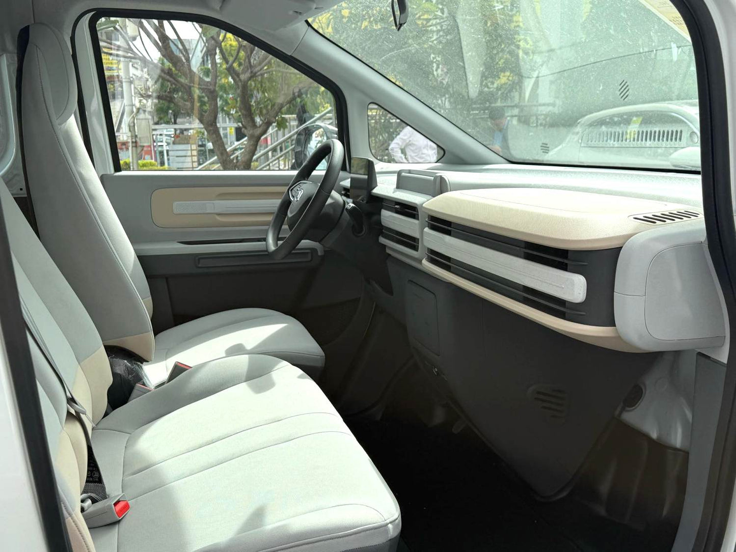 Used SAIC MAXUS eDeliver 1 2023 Model Short Axle Low Roof (42kWh) interior photo for China car export
