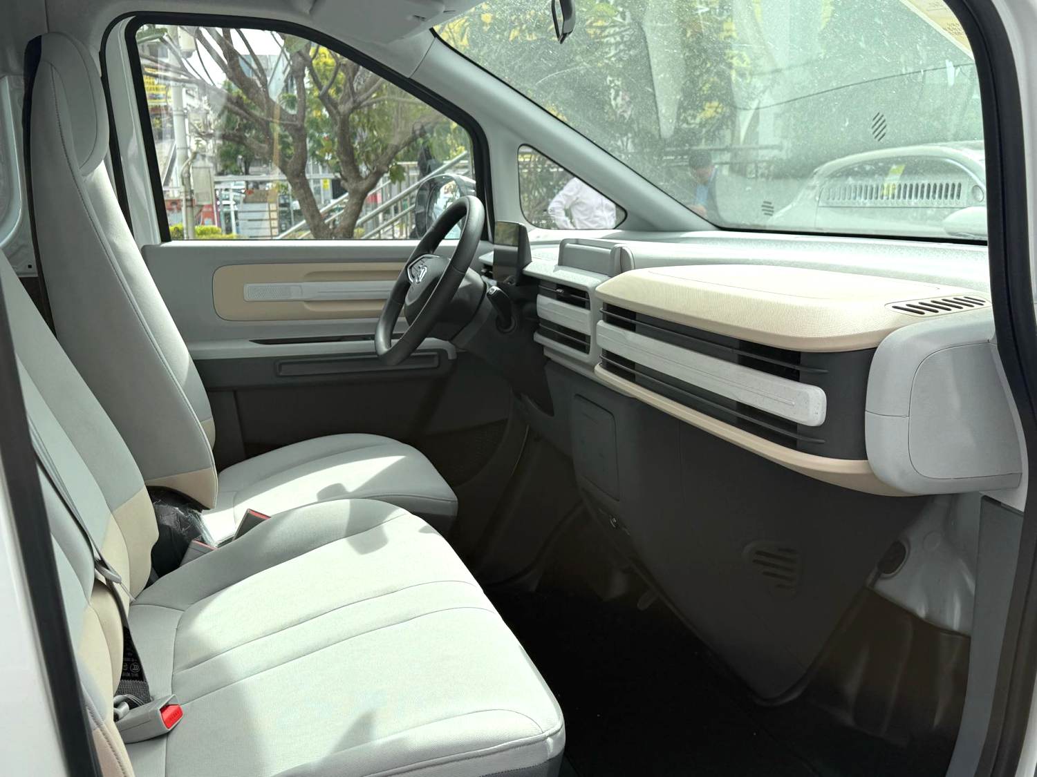 Used SAIC MAXUS eDeliver 1 2023 Model Short Axle Low Roof (42kWh) interior photo for China car export