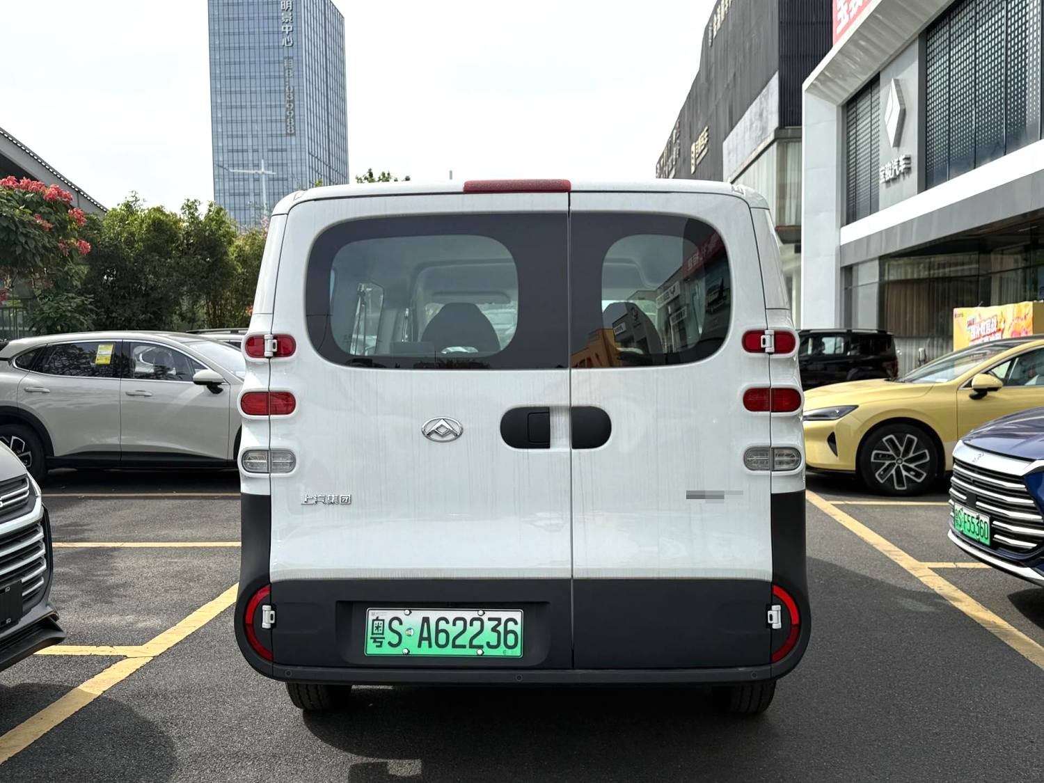 Used SAIC MAXUS eDeliver 1 2023 Model Short Axle Low Roof (42kWh) front view for China car export