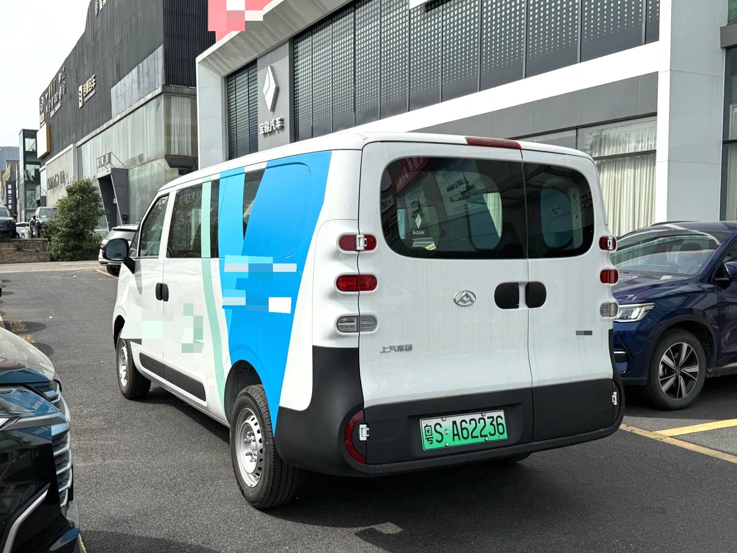 Used SAIC MAXUS eDeliver 1 2023 Model Short Axle Low Roof (42kWh) side view for China car export
