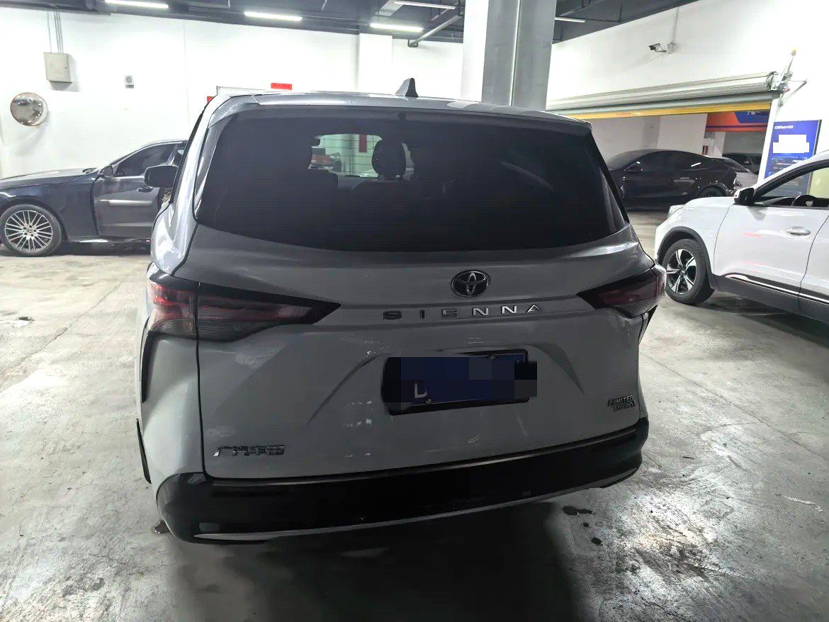 Used Toyota Sienna |2023 Model 2.5L E-CVT Premium Edition Automatic Transmission