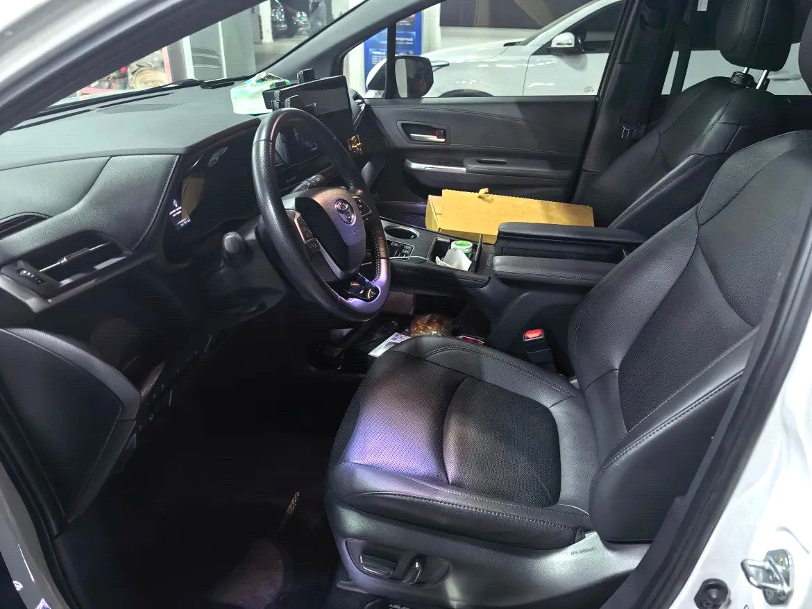 Used Toyota Sienna |2023 Model 2.5L E-CVT Premium Edition Automatic Transmission