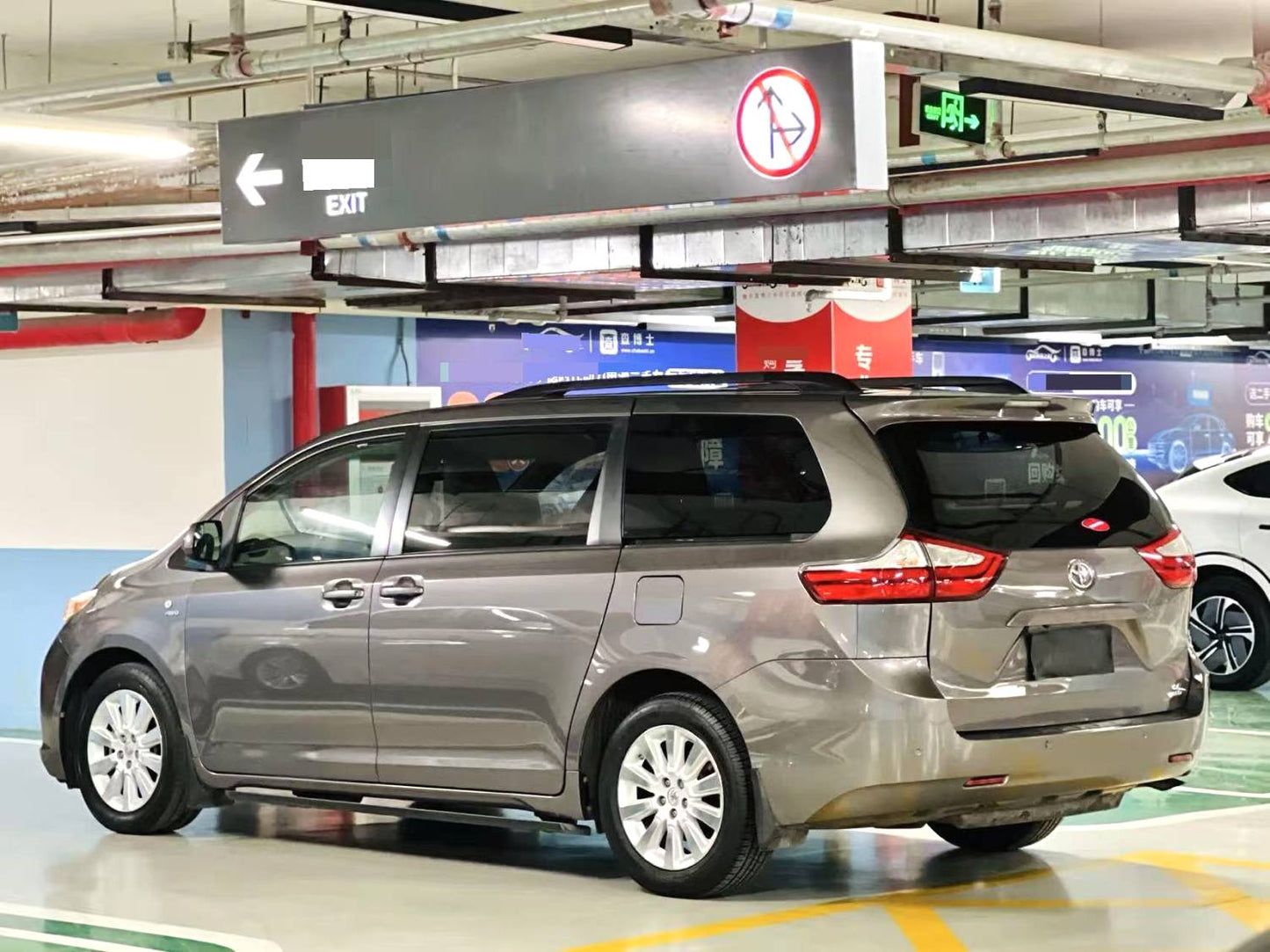 Imported Toyota Sienna|2015 Model 3.5L LE AWD 7-Seater US Spec Automatic