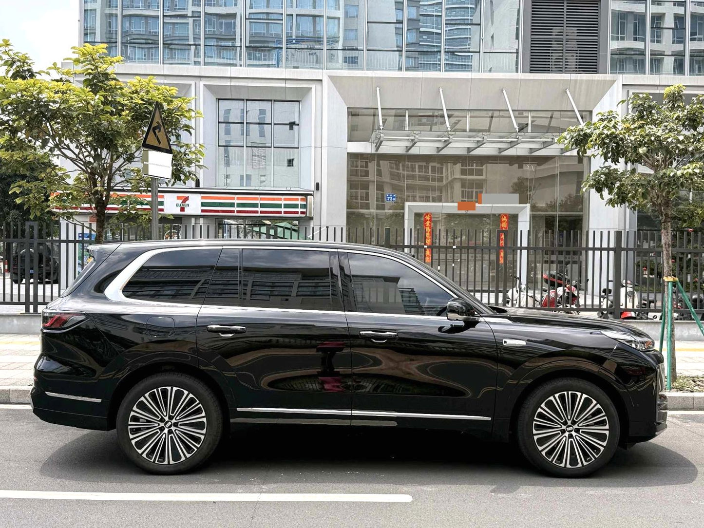 Geely Galaxy M9 2025 Model|1.5T EM-P 210km AWD Pilot Trim Automatic Transmission