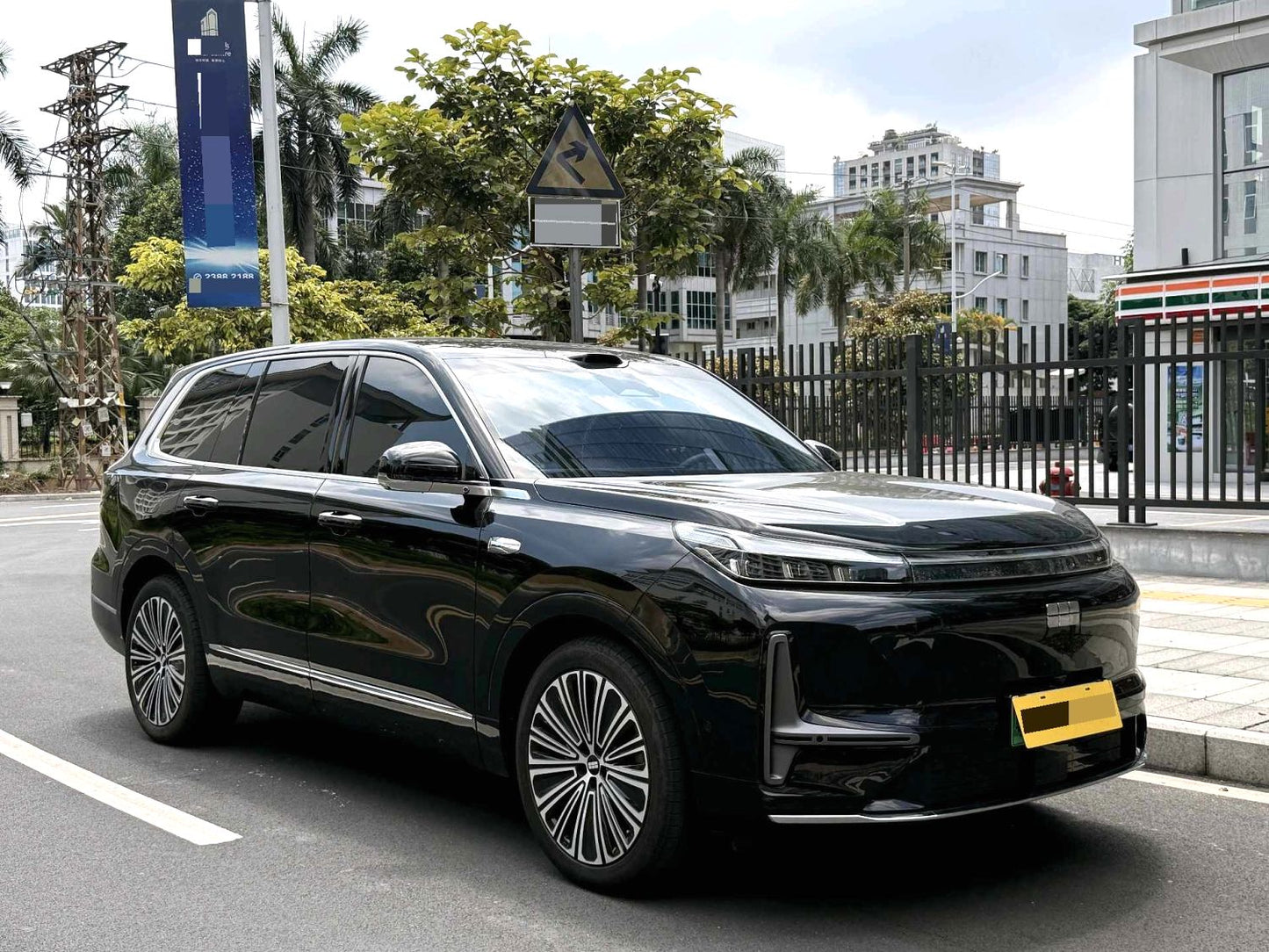 Geely Galaxy M9 2025 Model|1.5T EM-P 210km AWD Pilot Trim Automatic Transmission
