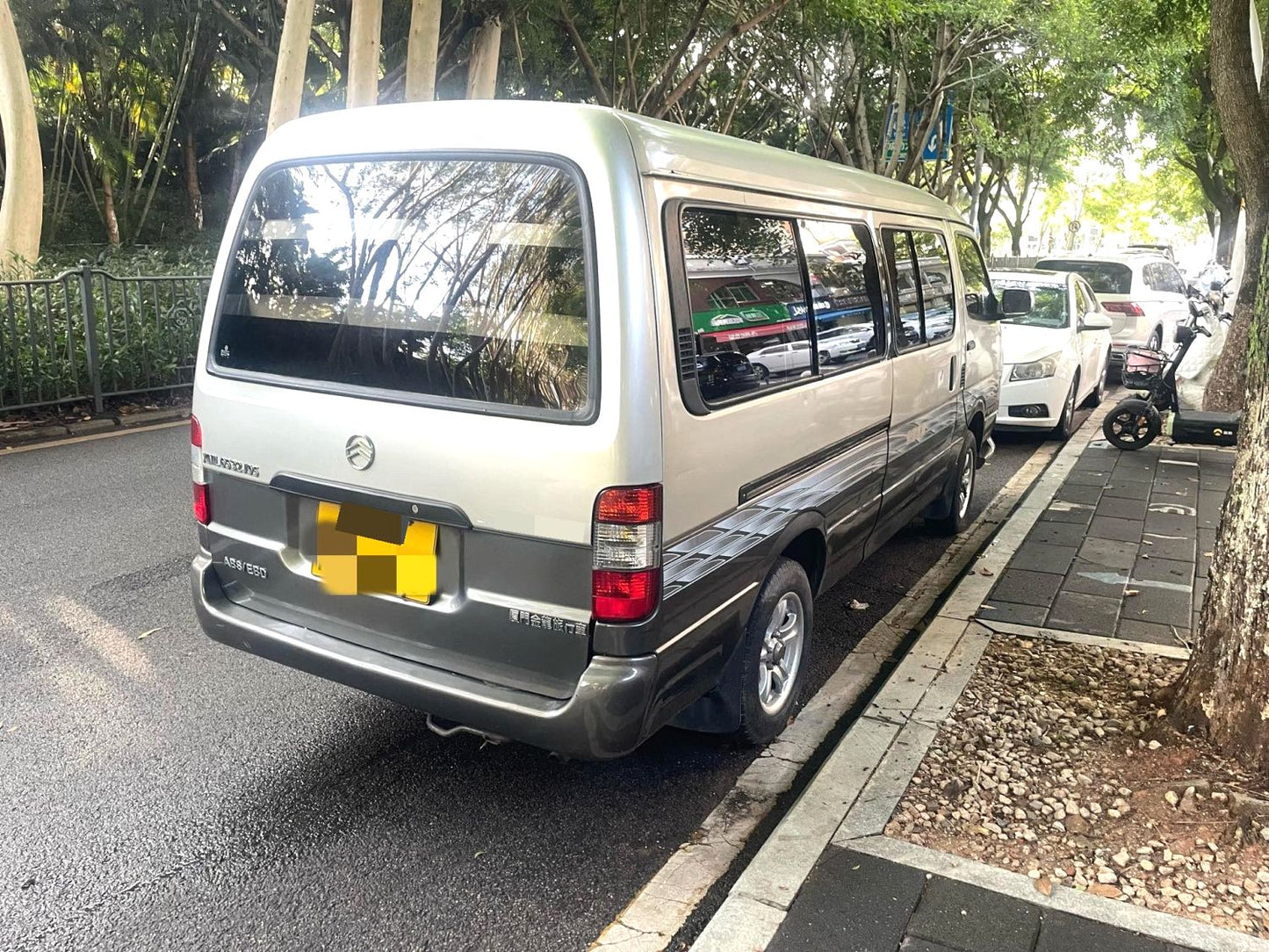 Golden Dragon Hiace 2016 Model|2.2L Manual Transmission 11+2 Seats Passenger Bus