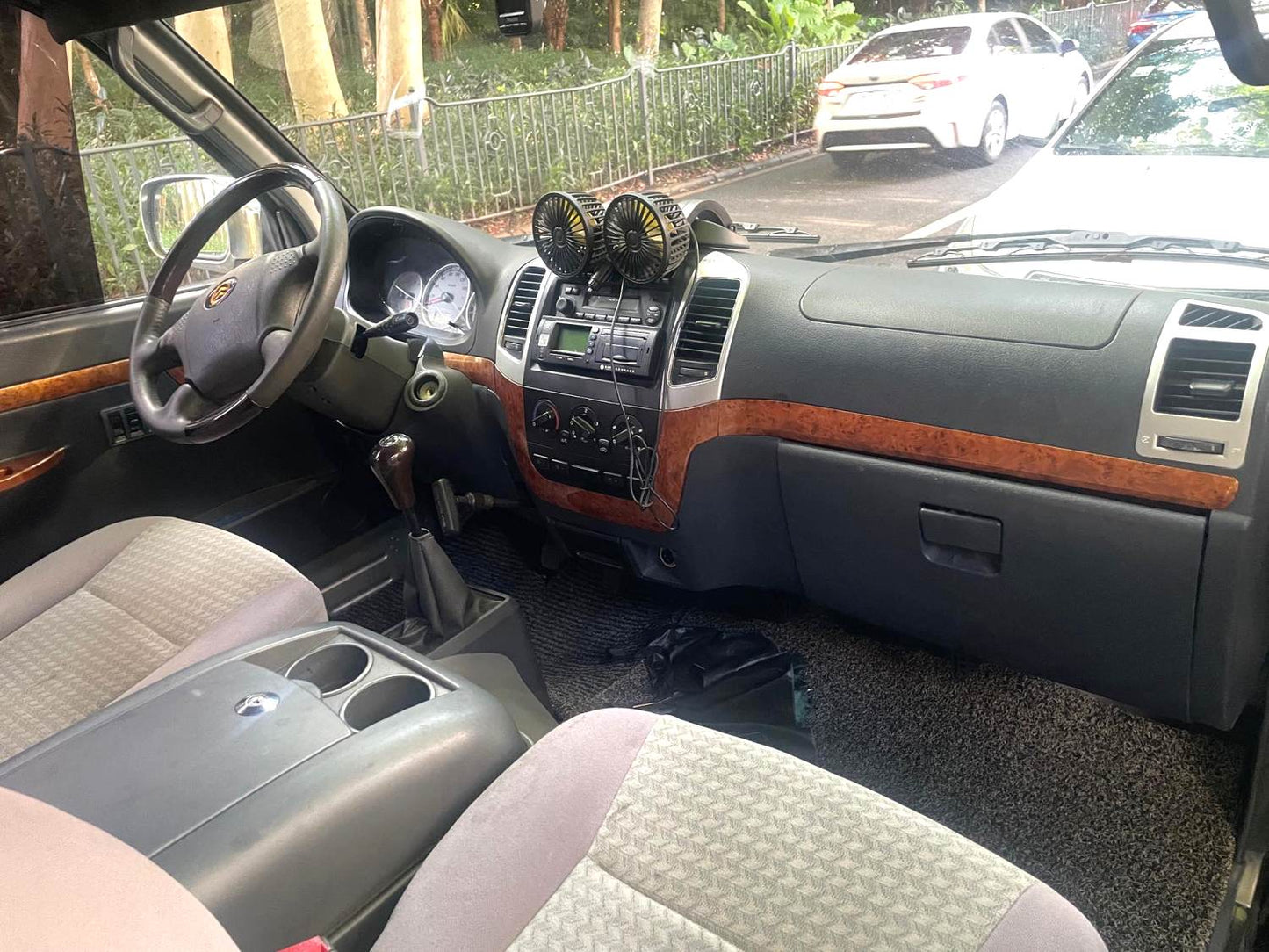 Golden Dragon Hiace 2016 Model|2.2L Manual Transmission 11+2 Seats Passenger Bus