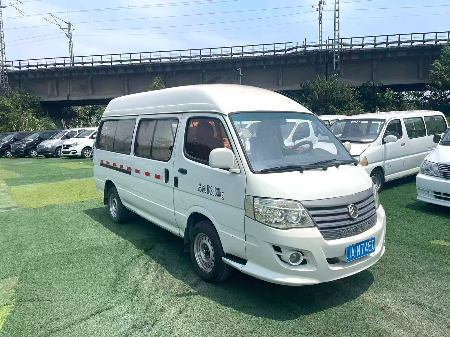 Golden Dragon Hiace|2014 Model 2.0L Manual Transmission 6-Seat Passenger Bus