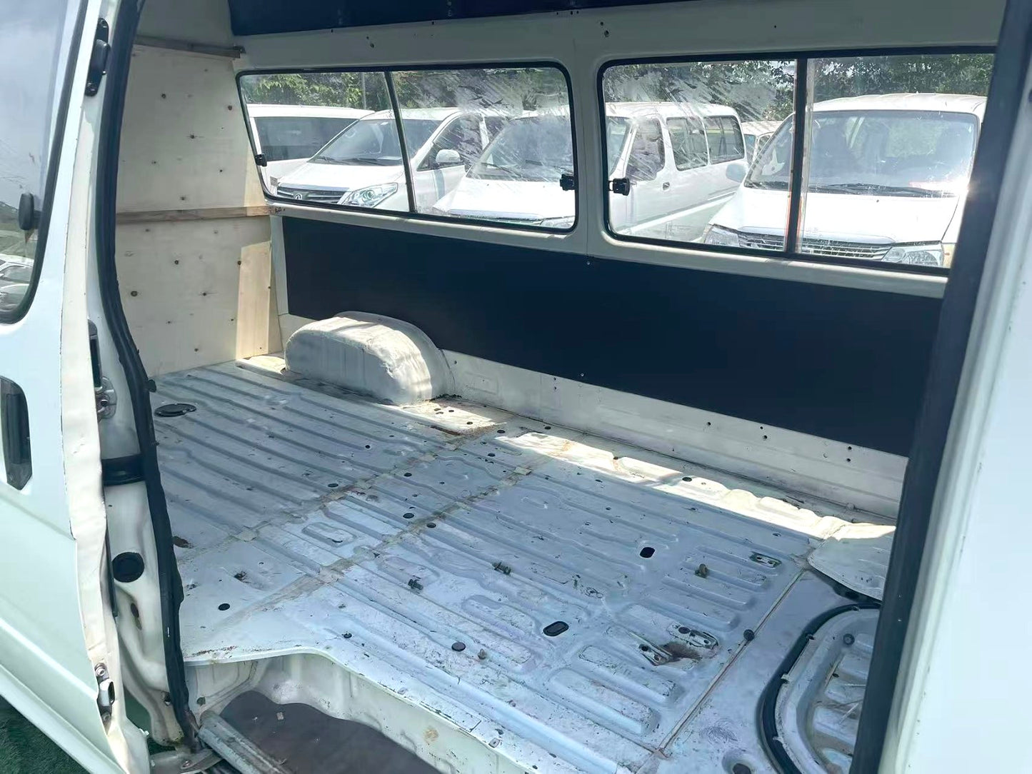 Golden Dragon Hiace|2014 Model 2.0L Manual Transmission 6-Seat Passenger Bus