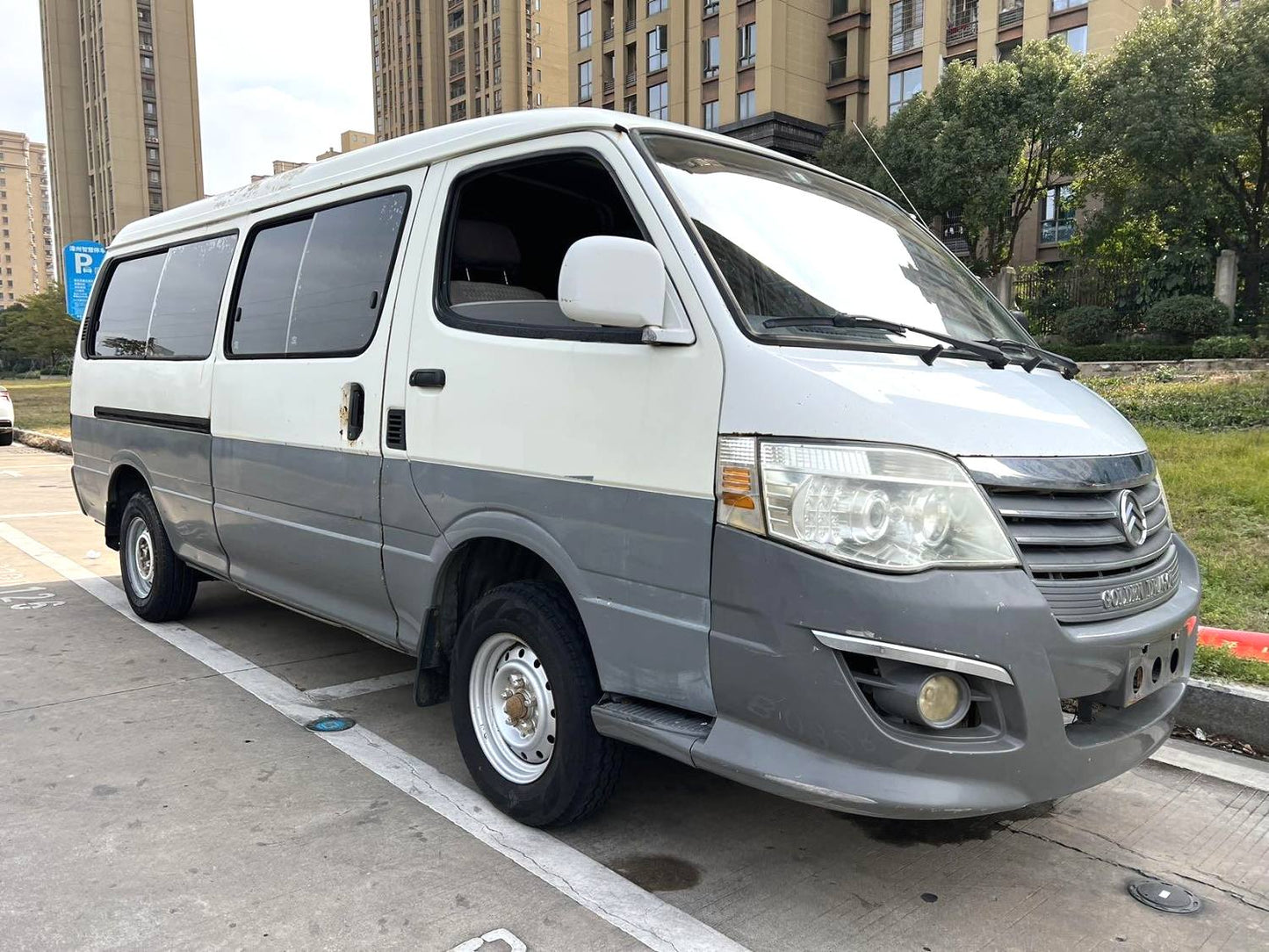 Golden Dragon Hiace 2013 Model|2.0L Manual Transmission Light Commercial Vehicle