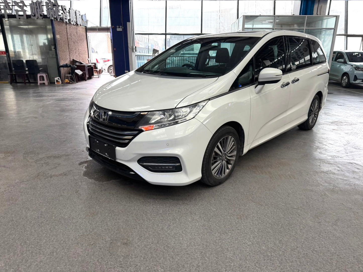 Honda Odyssey 2018 Model 2.4L Luxury Edition FWD CVT Automatic Transmission 7-Seater Gasoline MPV