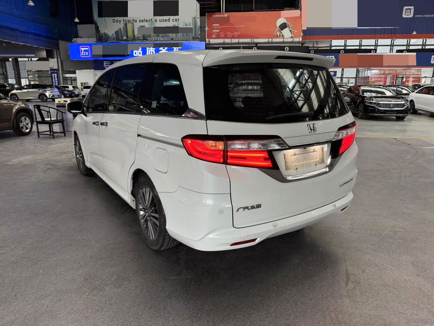 Honda Odyssey 2018 Model 2.4L Luxury Edition FWD CVT Automatic Transmission 7-Seater Gasoline MPV